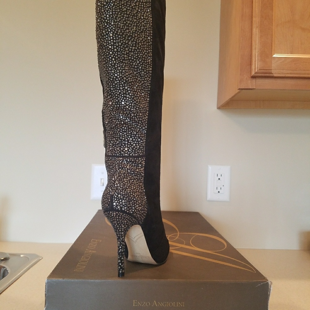 GORGEOUS Enzo Angiolini suede boots
